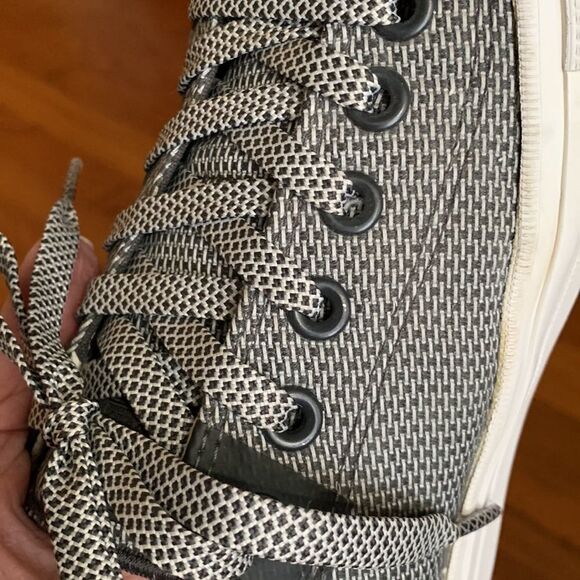 Converse Chuck Taylor. Men’s size 5.5 or women’s size 7.5 - Picture 9 of 9